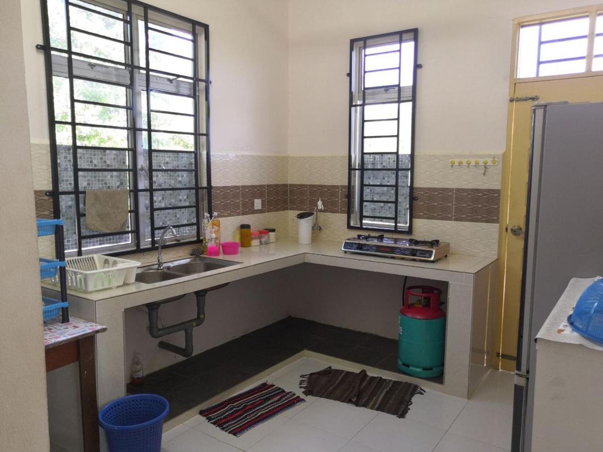 Ummi'S Homestay Besut Kampung Kuala Besut ภายนอก รูปภาพ